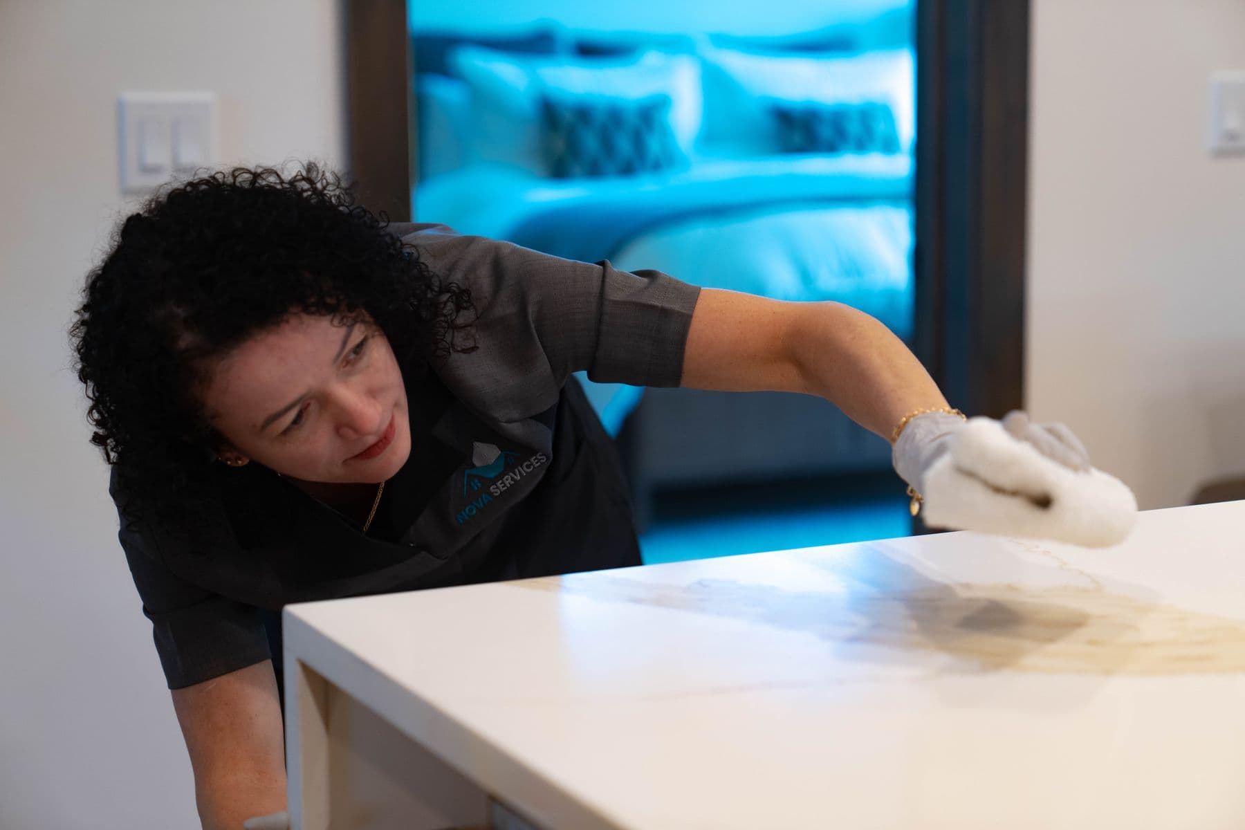 Nova cleaner scrubbing a white quartz countertop edge